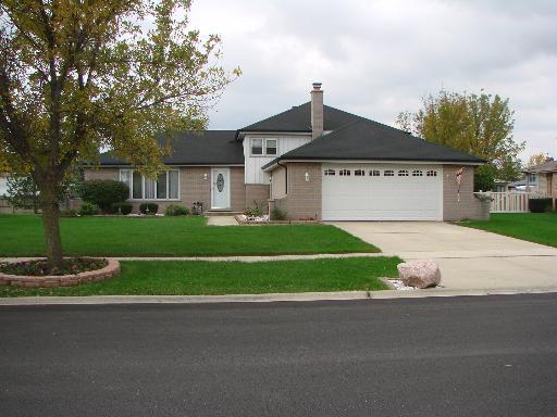 8025 Hillcrest Ln., Tinley Park, IL 60477