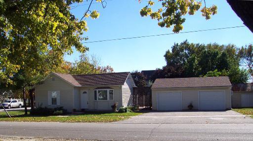 120 E Douglas St., Seneca, IL 61360
