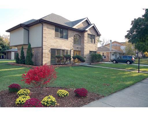 883 W Grant Dr., Des Plaines, IL 60016