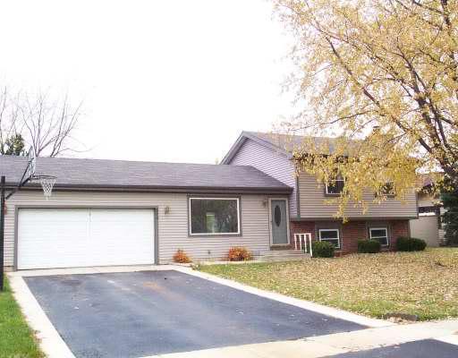 972 E Castlewood Dr., Bartlett, IL 60104