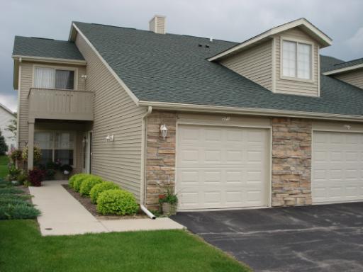5690 Oak Village Dr., Roscoe, IL 61073