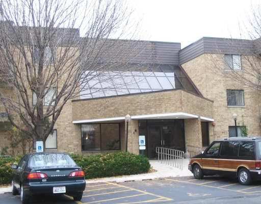 5550 Astor Ln. #321, Rolling Meadows, IL 60008