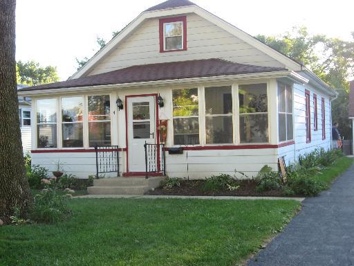 4 North Adams St., North Aurora, IL 60542