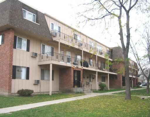 2410 W Algonquin Rd. #18, Rolling Meadows, IL 60008