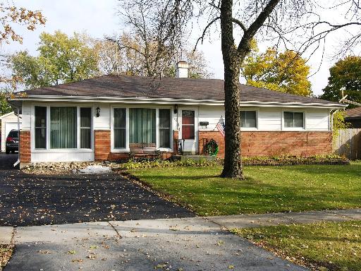 225 Pleasant St., Hoffman Estates, IL 60194