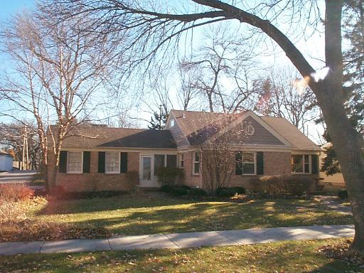 711 Prairie Ave., Barrington, IL 60010