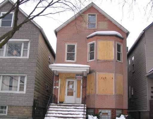 8241 S Escanaba Ave., Chicago, IL 60617