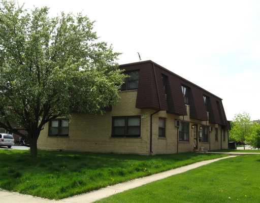 127 S Whispering Hills Dr., Naperville, IL 60540