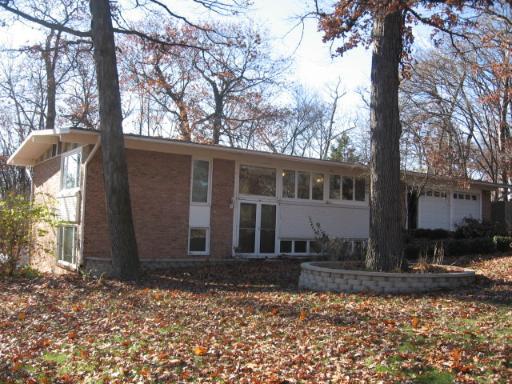 22W785 Red Oak Dr., Glen Ellyn, IL 60137