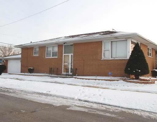 319 Calhoun Ave., Calumet City, IL 60409