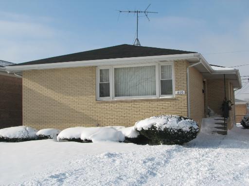 610 Bensley Ave., Calumet City, IL 60409