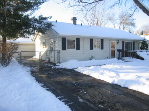 1726 Papoose Rd., Carpentersville, IL 60110