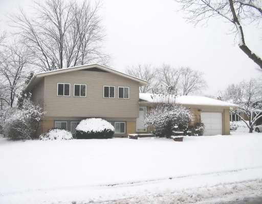615 W Tanglewood Dr., Arlington Heights, IL 60004