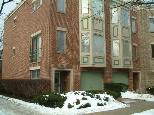 2200 N Lakewood Ave., Chicago, IL 60614