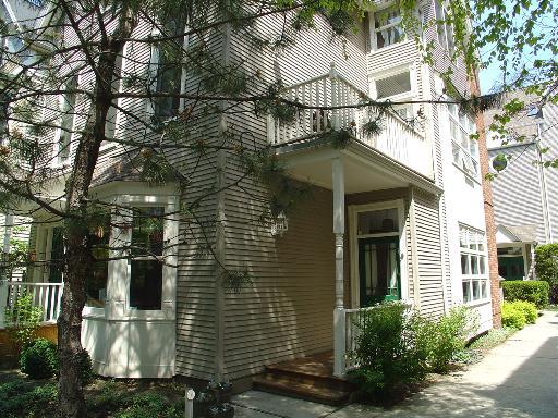 3047 N Kenmore Ave. #1F, Chicago, IL 60657