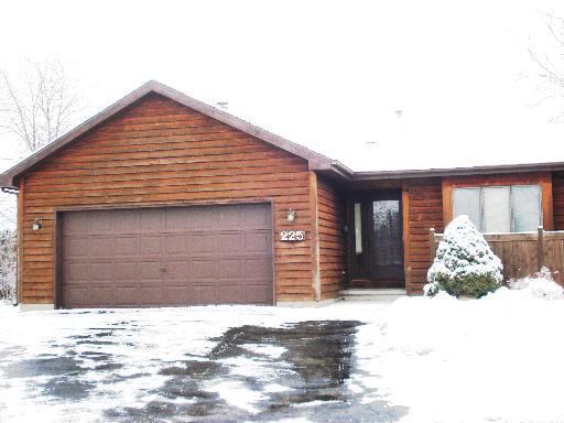 225 Mattek Ct., Dekalb, IL 60115