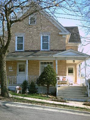 402 Hill St., East Dundee, IL 60118