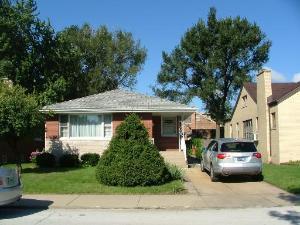 960 Golf Ct., Calumet City, IL 60409