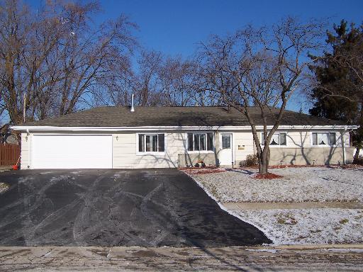 370 Newark Ln., Hoffman Estates, IL 60169