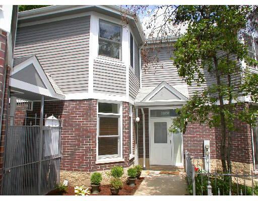 3325 N Racine Ave. #B, Chicago, IL 60657