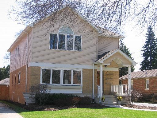 829 S Madison Ave., La Grange, IL 60525