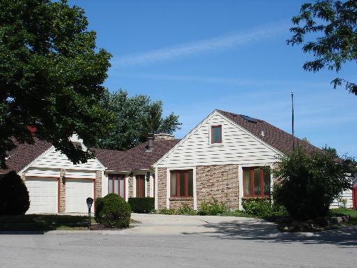207 Brookside Dr., Elgin, IL 60123