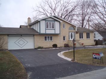 10086 S 81st Ave., Palos Hills, IL 60465