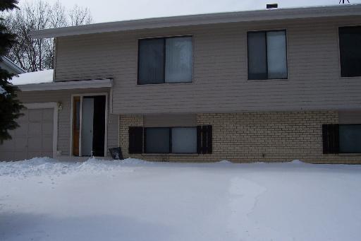 607 W Kensington Dr., Mchenry, IL 60050