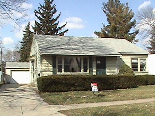 831 Spruce St., Aurora, IL 60506