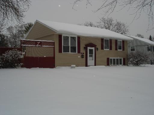 590 S Willow Rd., Wauconda, IL 60084