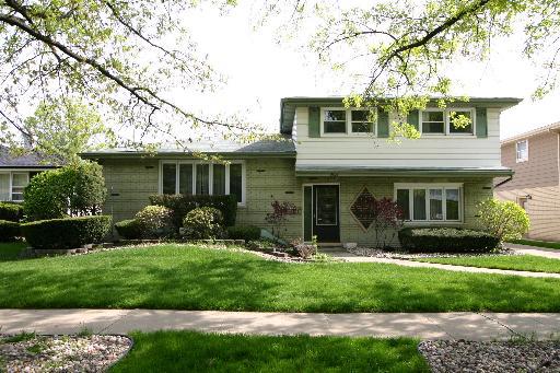 5625 W 98th Pl., Oak Lawn, IL 60453