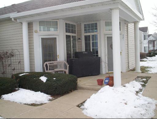 721 E Victoria Cir., North Aurora, IL 60542