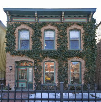 2133 W Schiller St., Chicago, IL 60622