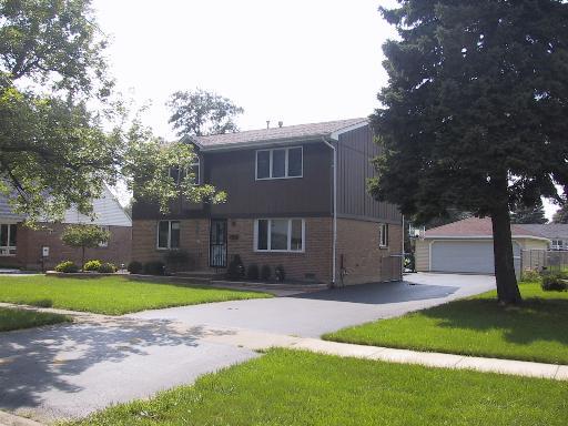 8040 S Merrimac Ave., Burbank, IL 60459