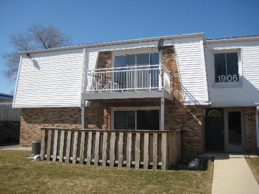 1906 Plum Grove Rd. #2C, Rolling Meadows, IL 60008