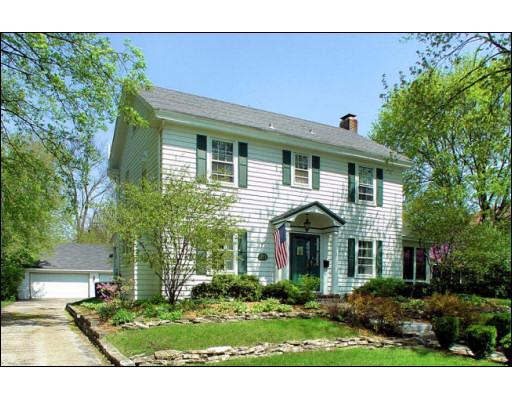 911 Hardin Ave., Aurora, IL 60506