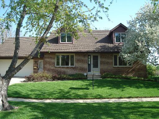 521 Ridge Dr., Dekalb, IL 60115