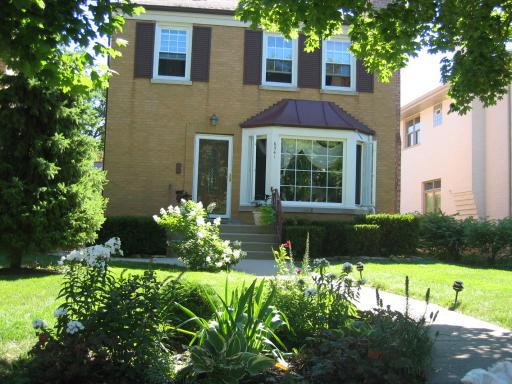 6541 N Drake Ave., Lincolnwood, IL 60712
