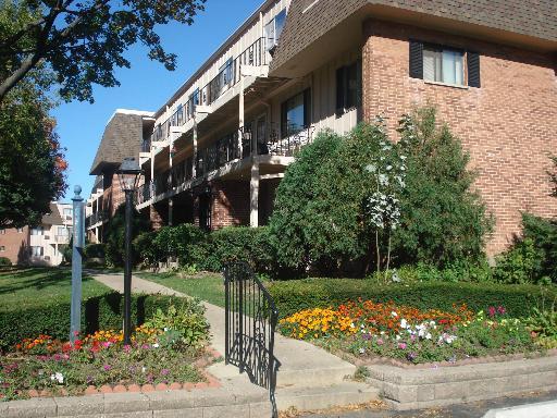 2410 W Algonquin Rd. #18, Rolling Meadows, IL 60008