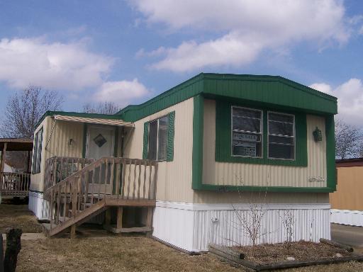 2319 Briarwood Ln., Sycamore, IL 60178