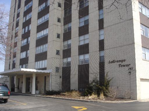 141 N Lagrange Rd. #706, La Grange, IL 60525