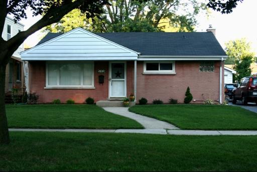 102 N Prospect Manor Ave., Mount Prospect, IL 60056
