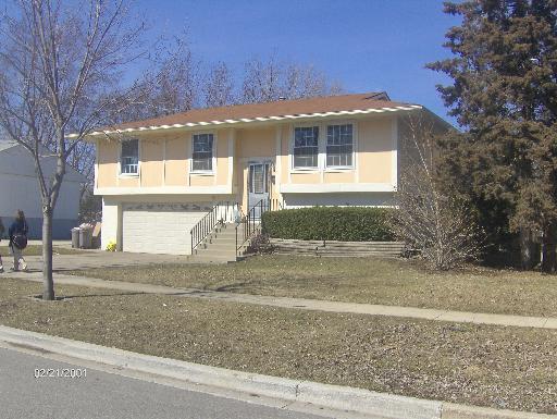 1009 Meadow Ln., Streamwood, IL 60107