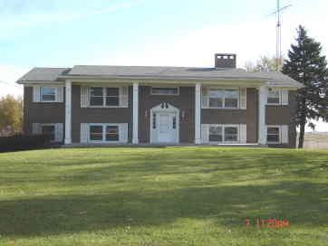 305 Essex St., Leland, IL 60531