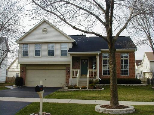 355 Meadow Lakes Blvd., Aurora, IL 60504
