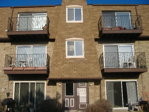 9423 Bay Colony Dr. #2N, Des Plaines, IL 60016
