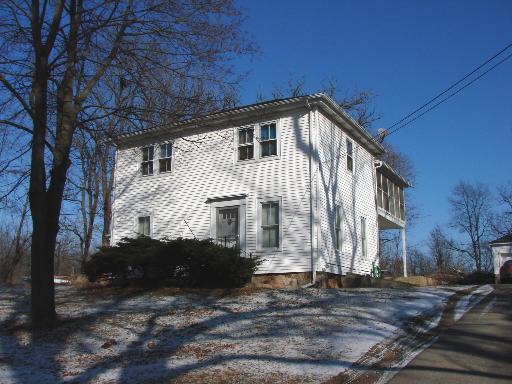 697 Lake Ave., Woodstock, IL 60098