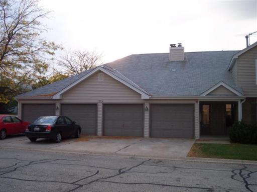 7000 Remington Pl. #102, Woodridge, IL 60517