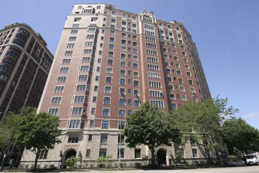 3800 N Lake Shore Dr. #2E, Chicago, IL 60613