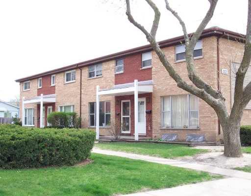 223 Linn Ct. #B, North Aurora, IL 60542
